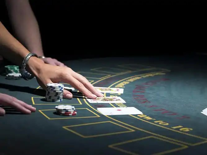 Responsible gaming reminder beside app 2023 Big Wins content